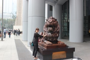 Petting the HSBC lion
